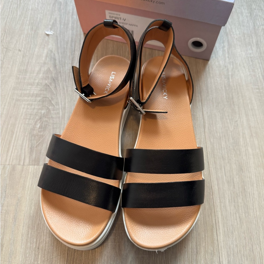 NWB Lisa Vicky Spirit Women's Black and Tan Sandals - Picture 2 of 4